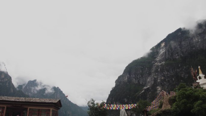 航拍从高山到藏族村落