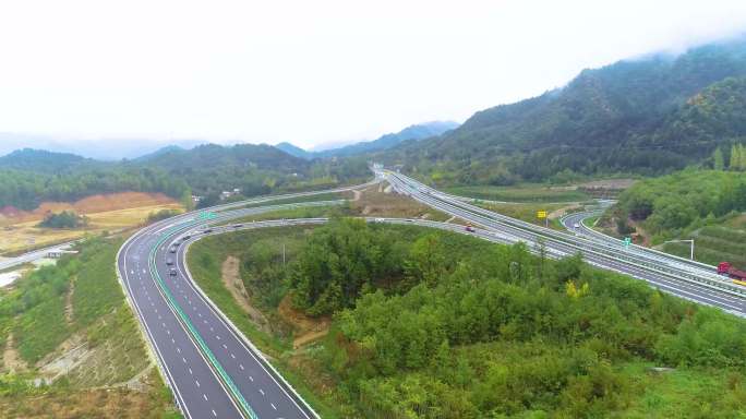 河南嵩县郑尧高速公路壮美景色
