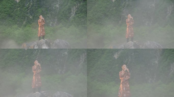 站在山石上吹埙的藏族男孩