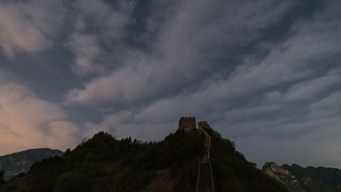 长城多云夏季银河延时