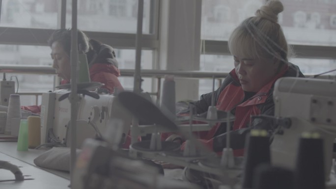 残疾人工作 轮椅 做衣服 裁缝 缝纫机