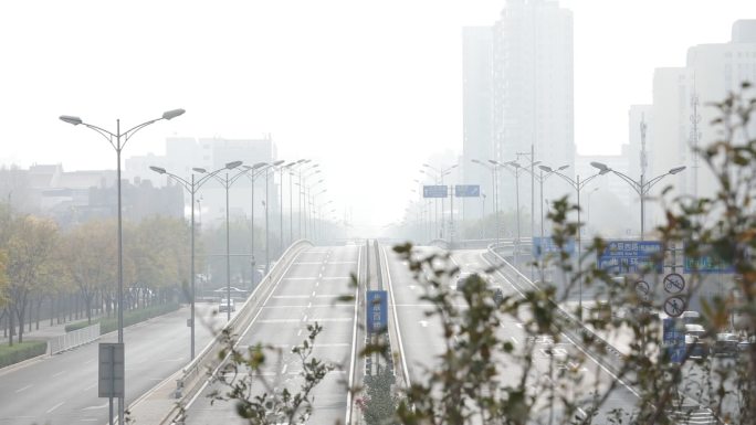 雾霾天气下的城市交通