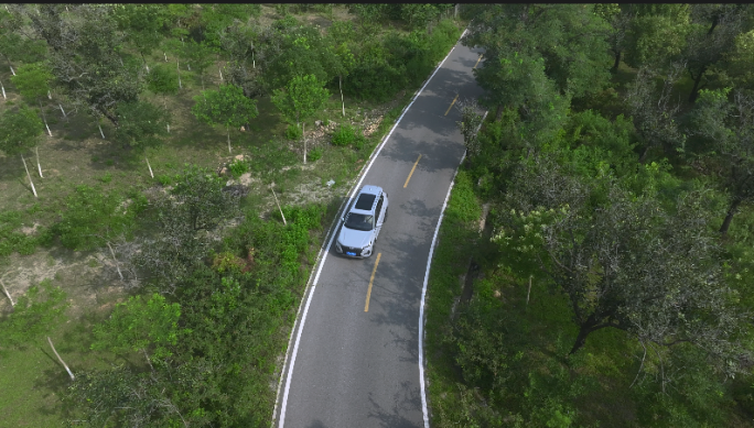 航拍新能源汽车 外出露营行驶