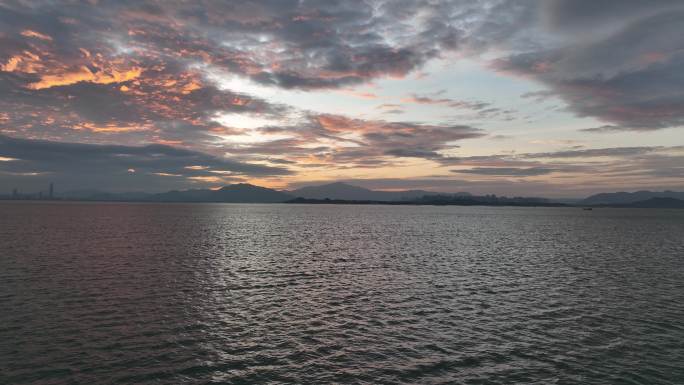 海上日出朝霞