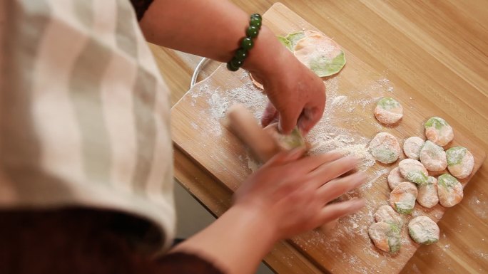 制作 三色水饺皮 菠菜 面团 有机面粉
