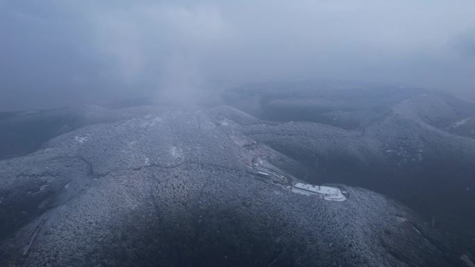 苏州缥缈峰山脉大雪航拍4K素材