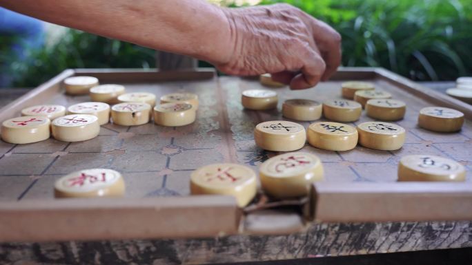 老人下象棋