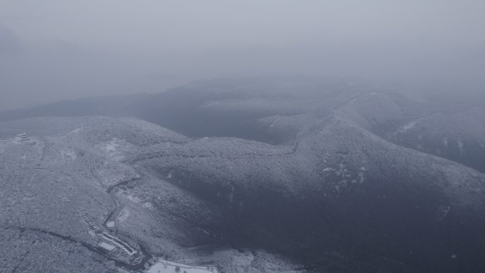 苏州缥缈峰山脉大雪航拍4K素材