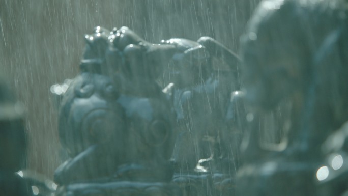雨中雕像-4