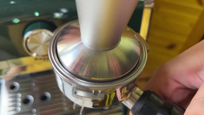 磨咖啡豆煮咖啡咖啡机