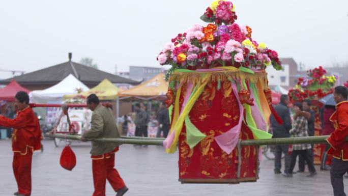 庙会抬花轿