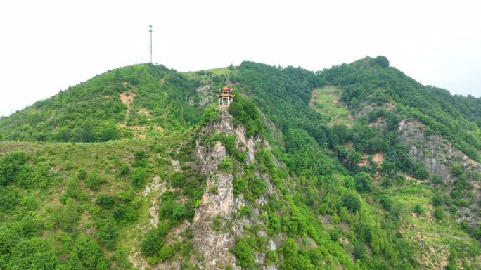 卢氏双龙湾东虎岭航拍山顶的凉亭山水空镜5