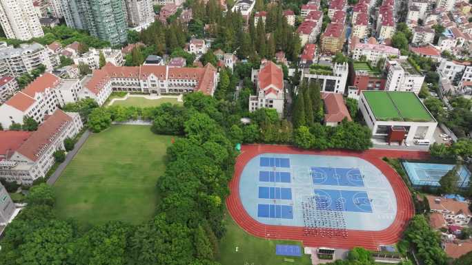 航拍上海第三女子中学苏州河长宁学校