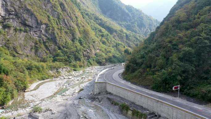 航拍最美天路——德阳绵茂公路