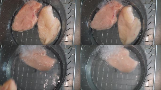 清洗鸡胸肉切鸡胸肉加入调料腌制
