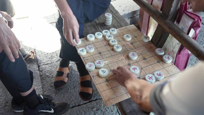 老人下象棋