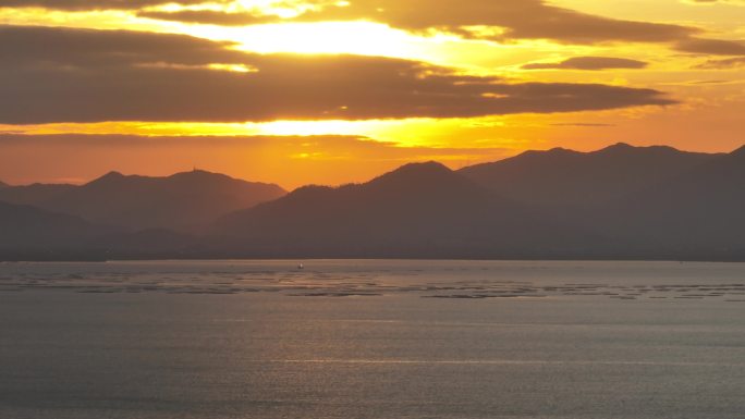 海上日出朝霞