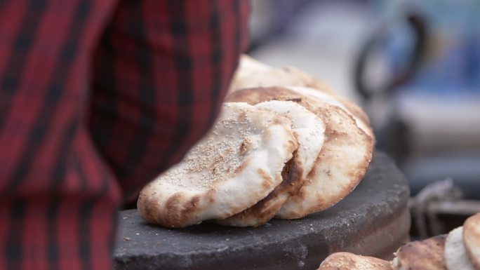 烧饼做烧饼卖烧饼