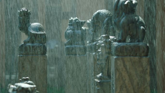雨中雕像-2