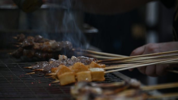 烧烤牛羊肉串鱼豆腐等