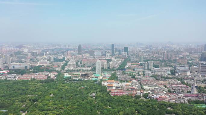 山顶俯瞰城市建筑群风景4k航拍