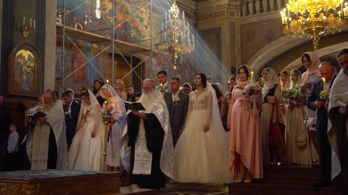国外乌克兰教堂婚礼