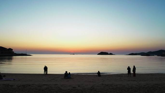 海滩日出浪漫情侣希望合影旅游