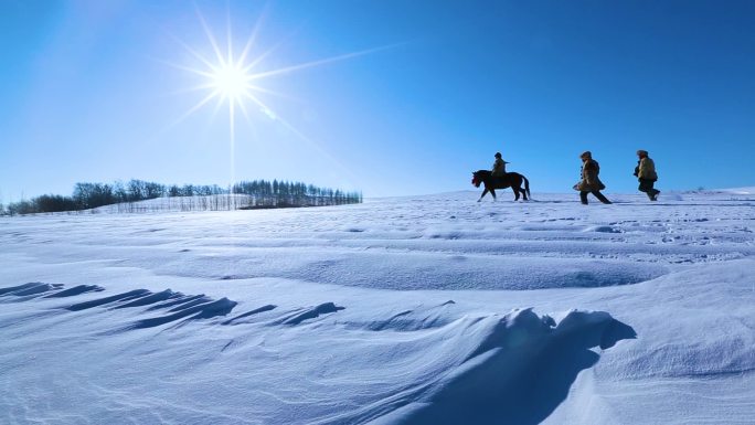 历史再现 白雪皑皑 古人骑马 蓝天白云