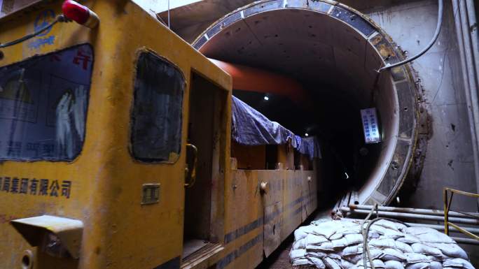 施工现场 工程建设 隧道挖掘 材料运输