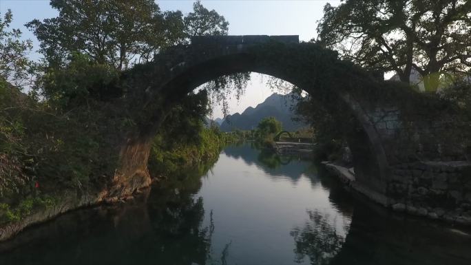 桂林山水桥洞风景