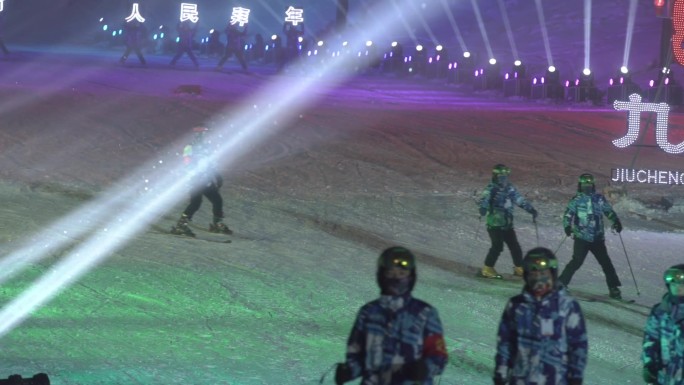 夜间滑雪