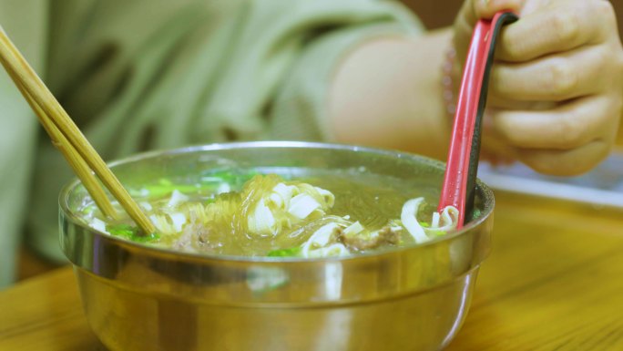 美食展示 美食试吃 肉汤粉丝 民以食为天