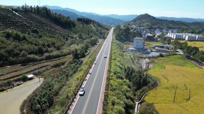 乡村秋季风光乡间小道