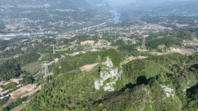 山区高压电塔清洁能源