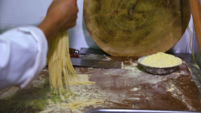 美食制作 厨师做饭 打卤面 面条制造