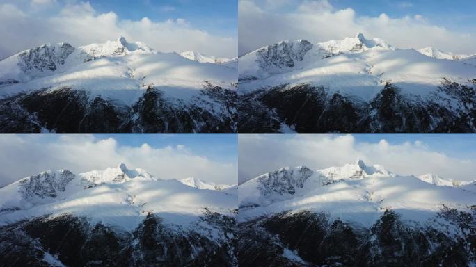 航拍萨普神山景区内的雪山
