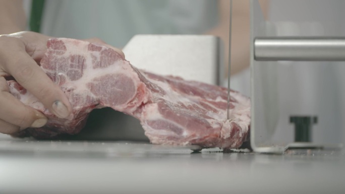 屠宰场自动机器切割排骨猪肉加工肉制品加工