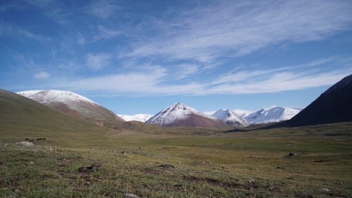 新疆阿勒泰草原雪山延时