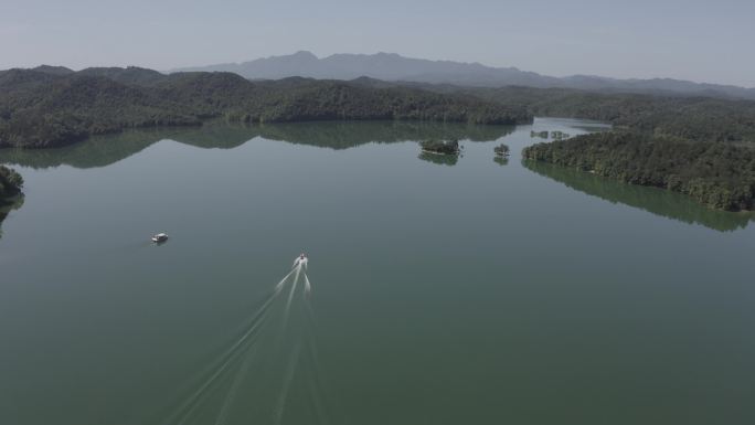 湖面 未开发的水域 游船滑行