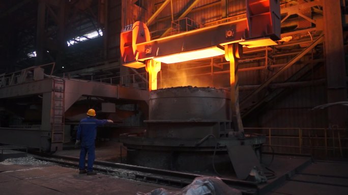 炼钢厂 炼钢 冶炼 铸造 铁水 烈焰