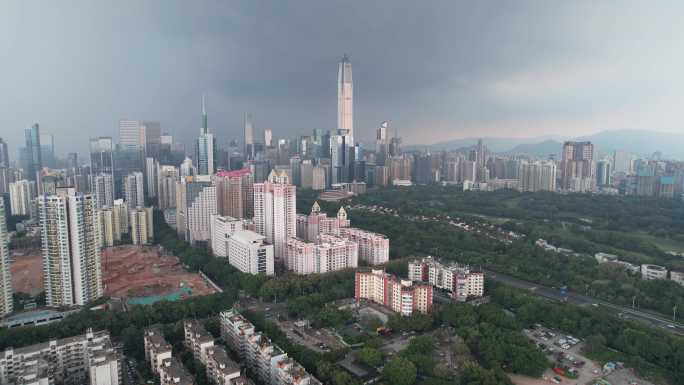 航拍深圳暴雨来临前城市建筑