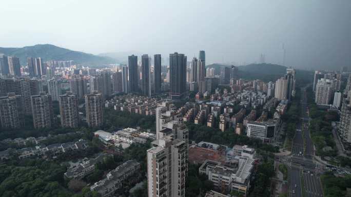 航拍深圳暴雨来临前城市建筑