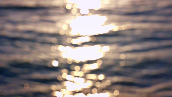 黄昏波光粼粼的水面光斑唯美空镜