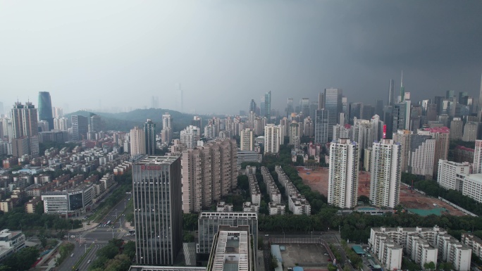 航拍深圳暴雨来临前城市建筑