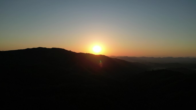 太阳下山秋霞满天