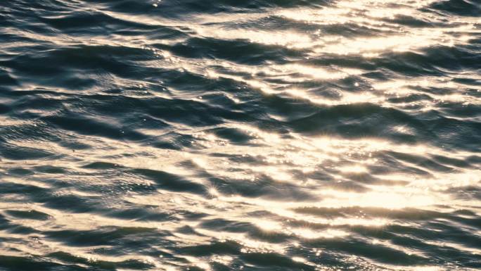 黄昏波光粼粼的水面光斑唯美空镜