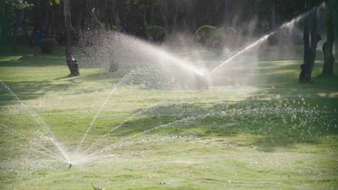 公园绿化带草坪洒水自动喷水浇水喷嘴喷淋器