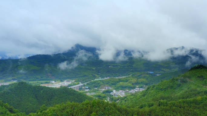 山间云雾4k 航拍 云雾缭绕皖南黄山村庄