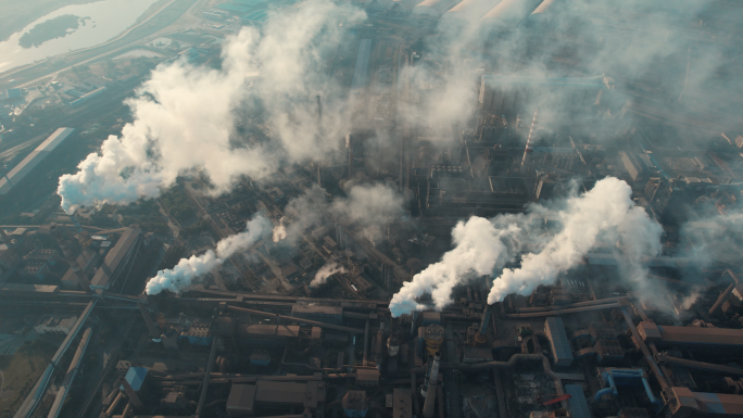 4k钢铁厂航拍 烟囱烟雾温室气体排放