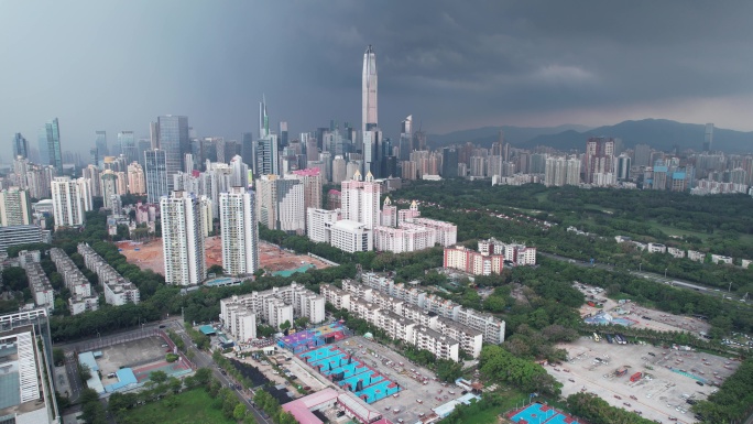 航拍深圳暴雨来临前城市建筑